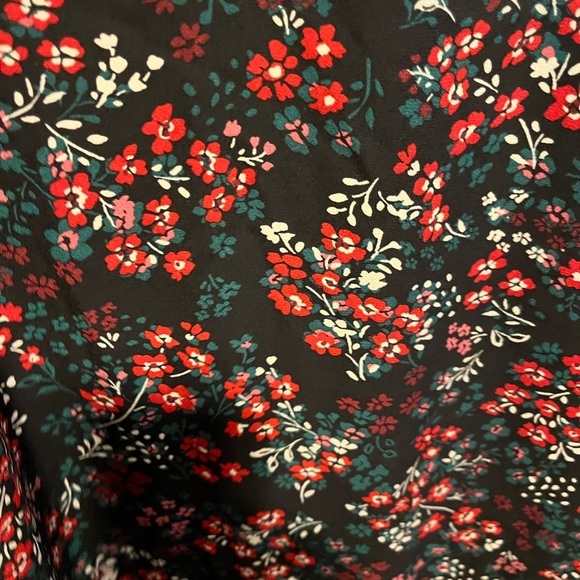 Maurice’s size 0X blouse, black red floral print - Picture 4 of 5